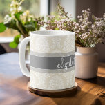 Caneca De Café Cinza e Cor damasco Linen Vintage com Nome<br><div class="desc">Um padrão elegante com uma fonte elegante projetada para uma mulher feminina. Adicione seu nome ou monograma. Se precisar fazer ajustes no trabalho de arte,  clique no botão personalizar para fazer alterações.</div>