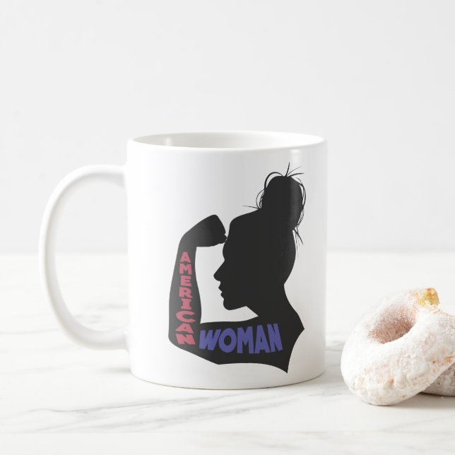 Caneca De Café Cinza escura da mulher americana (Com Donut)