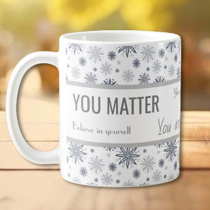 Caneca De Café Cinza Floral que você importa a citação de Inspira