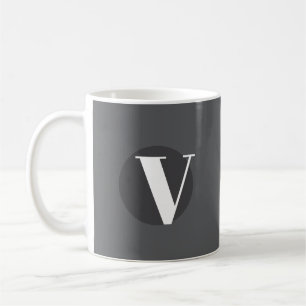 Caneca De Café Cinza inicial personalizada da tipografia branca