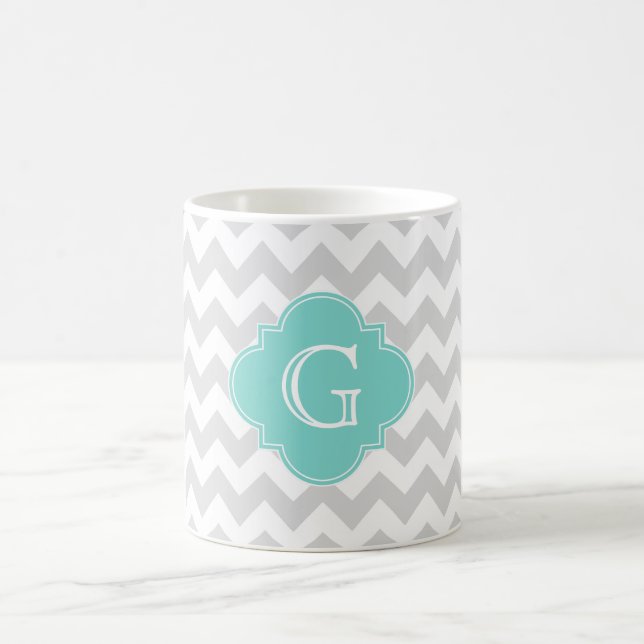 Caneca De Café Cinza Leve Cevon Branco Aqua Quatrefoil Monograma (Centro)