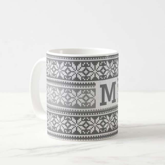Caneca De Café Cinza Nórdica Faux Knit Sweater Monograma (Frente Esquerda)