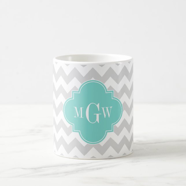 Caneca De Café Cinza Wht Chevron Aqua Quatrefoil 3 Monograma (Centro)