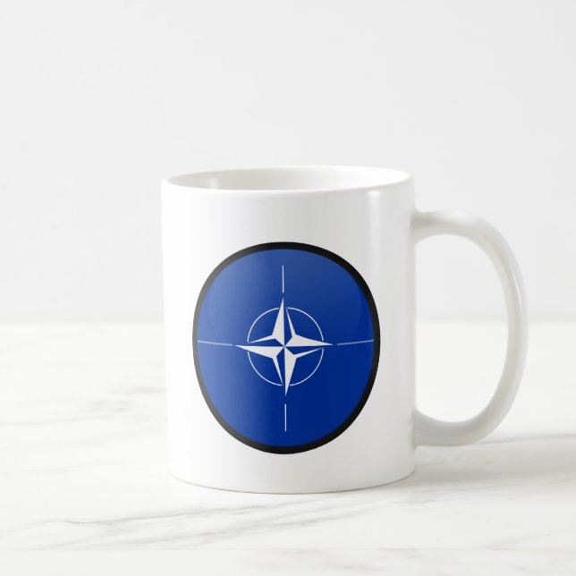 Caneca De Café Círculo da bandeira da qualidade da OTAN (Direita)
