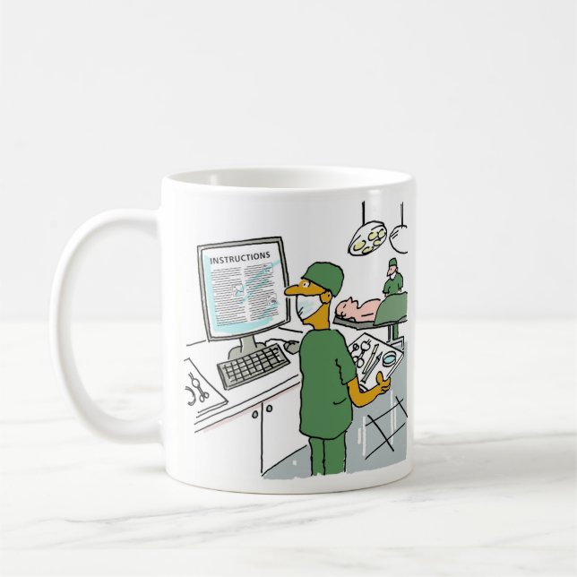Caneca De Café Cirurgião Asiático verifica as instruções antes da (Esquerda)