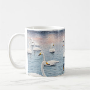 Caneca De Café Cisne branco-mudo num lago. Pintel de aquarela