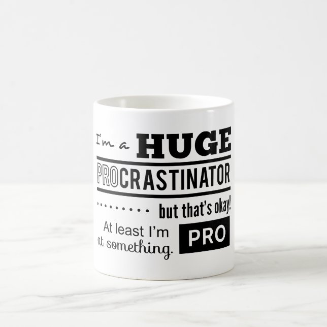 Caneca De Café Citação Engraçada de Procrastinador (Centro)