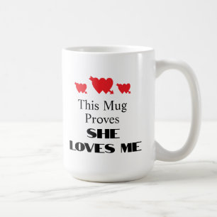 Caneca De Café Citação engraçada do Dia dos Namorados Ela Me Ama