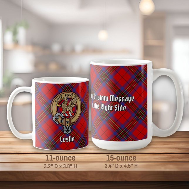 Caneca De Café Clan Leslie Crest sobre o Red Tartan (Criador carregado)