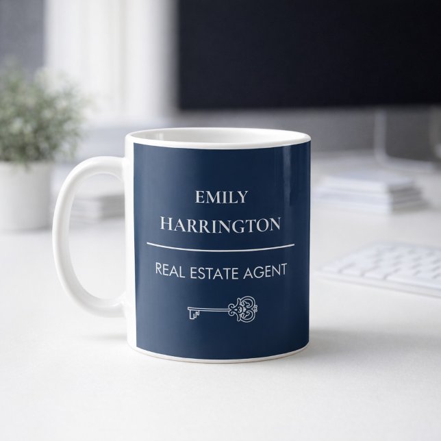 Caneca De Café Classic Key Navy Real Estate Agent (A mug on an office desk.)