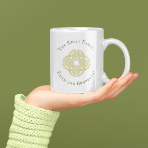 Caneca De Café Clássica Dourada Céltica Cruzada Fé e Begorrah