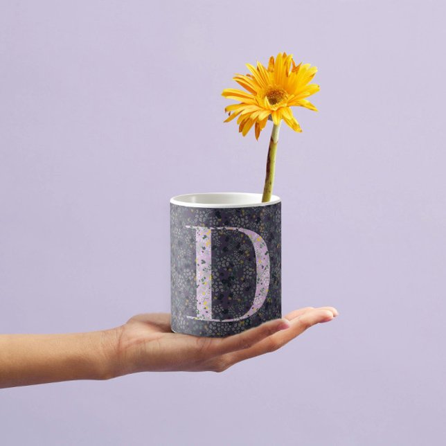 Caneca De Café Clássico Elegante Floral Monograma D roxo c/frase (Criador carregado)