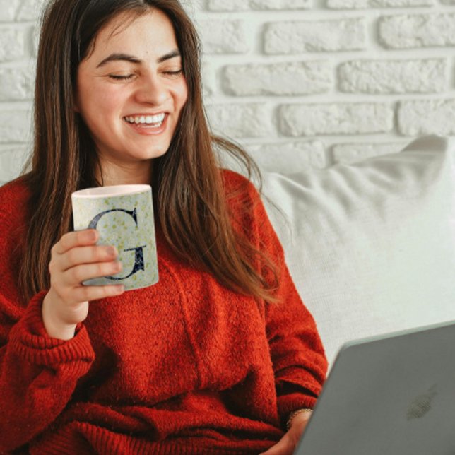 Caneca De Café Clássico Elegante Floral Monograma G azul c/frase (Criador carregado)