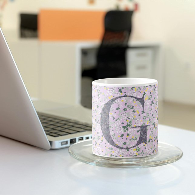 Caneca De Café Clássico Elegante Floral Monograma G lilac w/frase (Criador carregado)