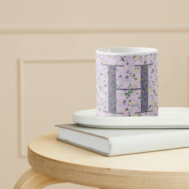 Caneca De Café Clássico Elegante Floral Monograma H lilac w/frase (Criador carregado)