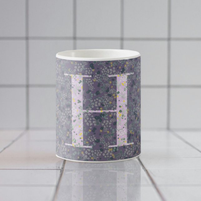 Caneca De Café Clássico Elegante Floral Monograma H roxo c/frase (Criador carregado)