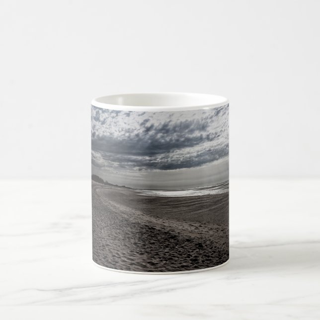 Caneca De Café Cloudy beach at the North Sea (Centro)