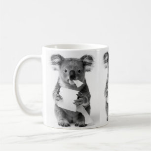 Caneca De Café Coala Adorável Estético Segurando Papel Higiênico
