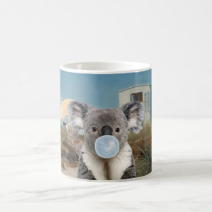 Caneca De Café Coala soprando chiclete na praia