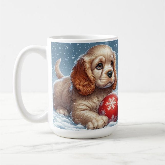 Caneca De Café Cocker Spaniel Puppy Descansa na Neve com uma bola (Esquerda)