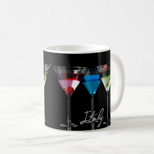 Caneca De Café Cocktails diferentes em copos de martini em preto