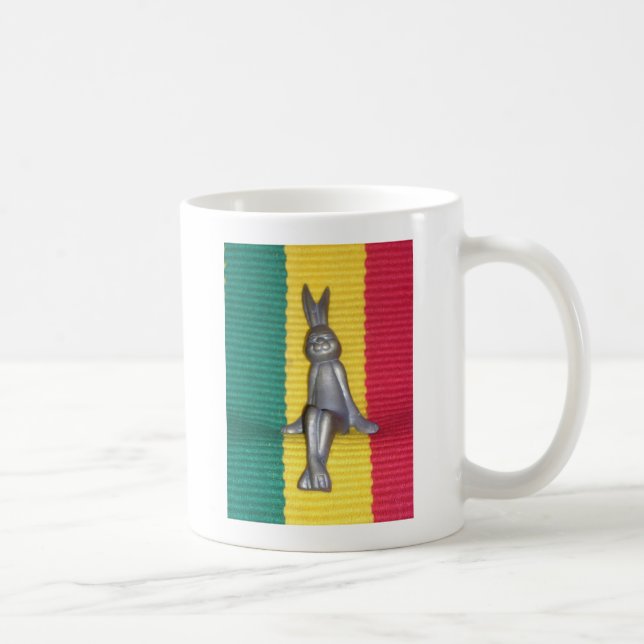 Caneca De Café Coelhinho em Cores Rasta: Um Toque de Impressão de (Direita)