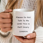 Caneca De Café Coisa Engraçada Personalizada Café Sobrevivendo Mã<br><div class="desc">Comece seu dia com um sorriso (e uma dica de sarcasmo) com esta caneca de café personalizável "Por favor, não fale comigo até que esteja meio vazia". Perfeito para quem precisa de cafeína antes das conversas, essa caneca combina humor e praticidade, fazer-a um presente ideal para amantes de café com...</div>
