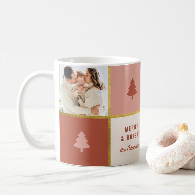 Caneca De Café Colagem de Fotografias da Árvore de Natal Dourada  (Com Donut)