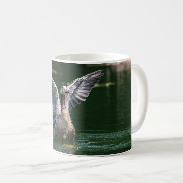 Caneca de Café com Ação da Asa de Ganso Velho (Frente Esquerda)
