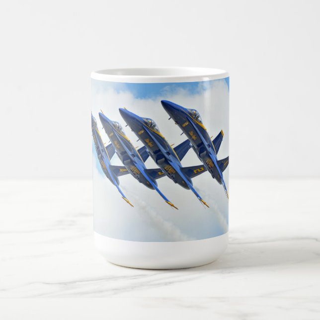 Caneca de café com ângulos azuis (Centro)