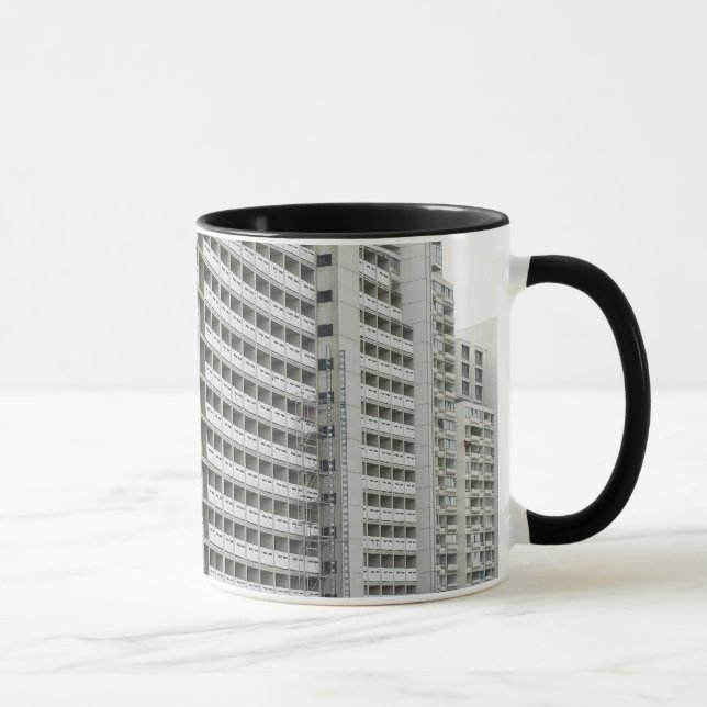 Caneca de café com arquitetura moderna (Direita)