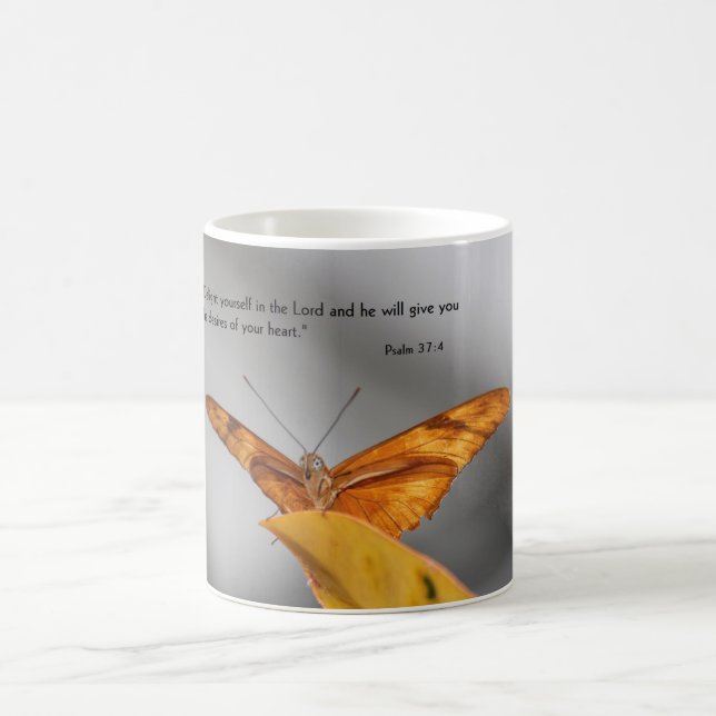 caneca de café com borboleta (Centro)
