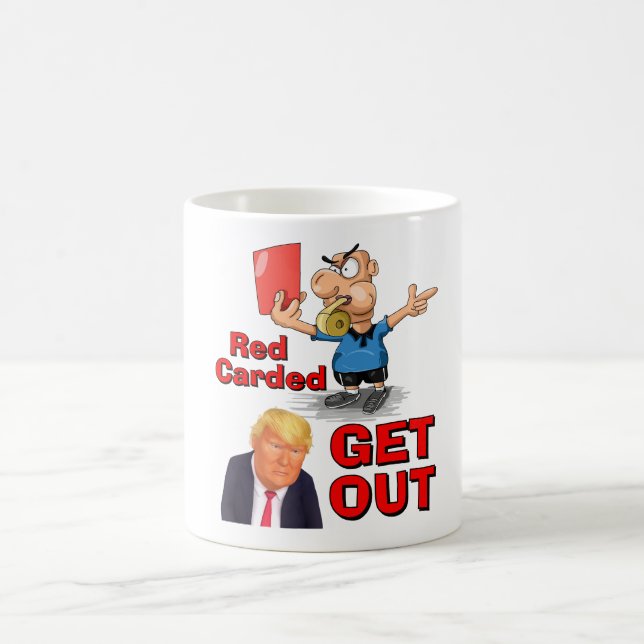Caneca de Café com Cartão Vermelho (Centro)