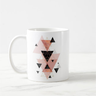 Caneca de Café com Design de Triângulo Geométrico