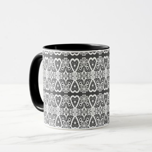 Caneca de café com estampa de renda cinza e branca (Frente Esquerda)