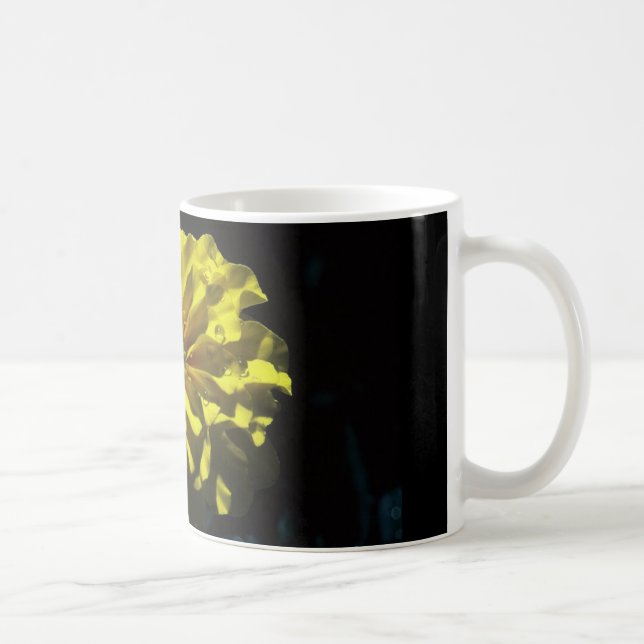 caneca de café com flor amarela (Direita)