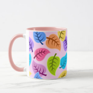 caneca de café com folhas de arco-íris