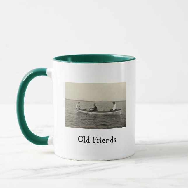 Caneca de café com foto antiga de amigos navegando (Esquerda)