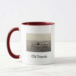 Caneca de café com foto antiga de amigos navegando