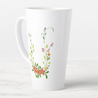 Caneca de café com leite floral