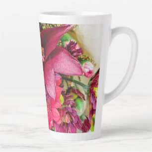 caneca de café com leite floral
