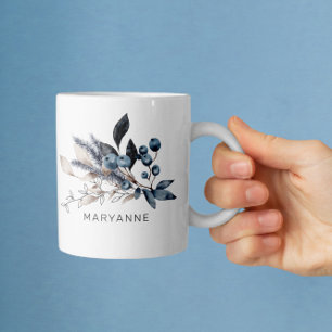 caneca de café com monograma floral de inverno