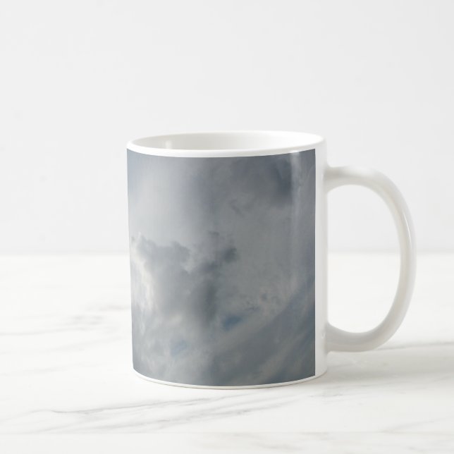 Caneca de Café com Nuvens Brancas e Fofas (Direita)