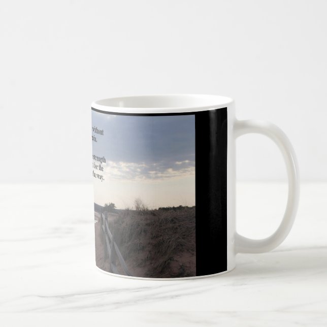 caneca de café com o trajeto às promessas do lago… (Direita)