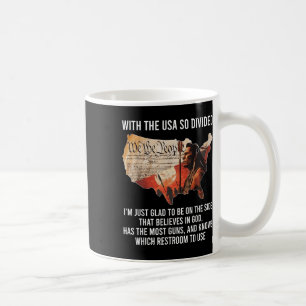 Caneca De Café Com Os Eua Crença Nativa Tão Dividida Em Deus
