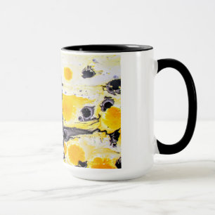 Caneca de café com padrão amarelo e preto
