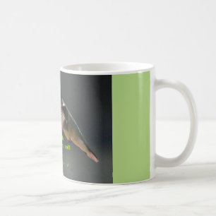 caneca de café com resto do colibri…