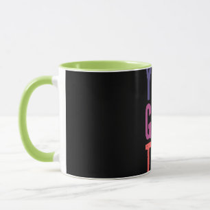 Caneca de Café com Tipografia Colorida Motivaciona