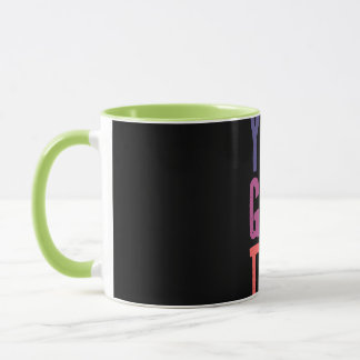 Caneca de Café com Tipografia Colorida Motivaciona