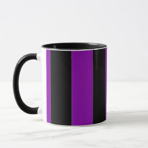 caneca de café com tiras roxas grandes